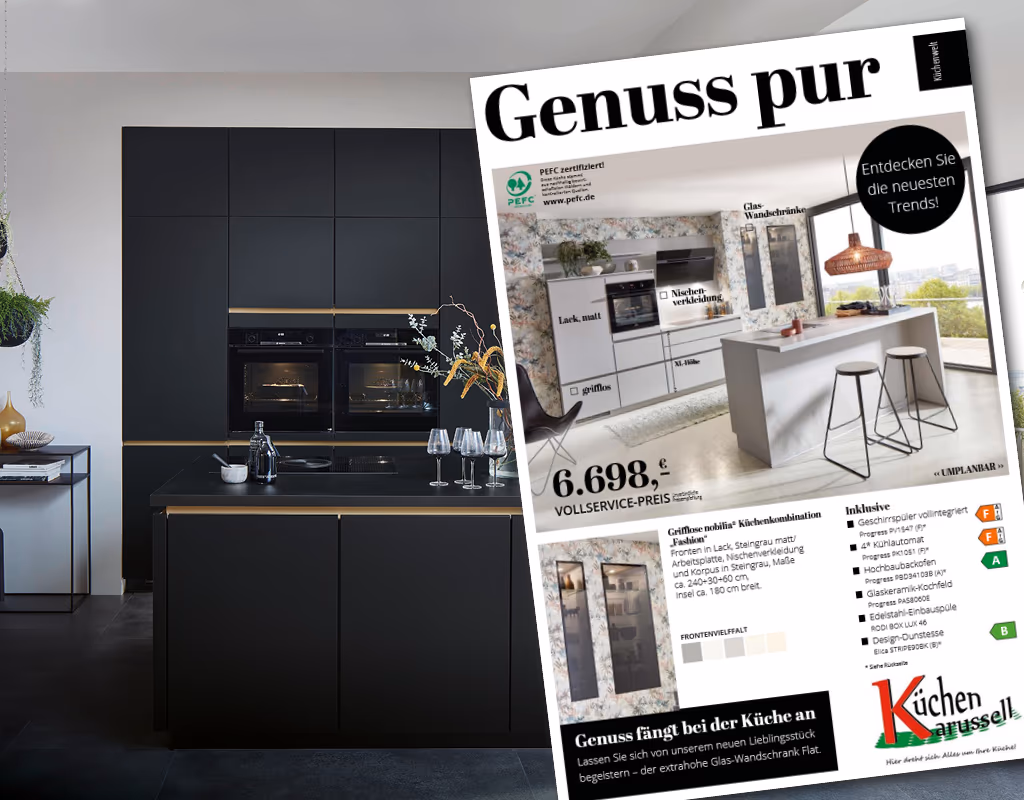 Moderne schwarze Küche mit Kochinsel und hochwertigen Einbaugeräten. Im Vordergrund liegt ein Prospekt mit neuen Küchentrends und Angeboten. Perfekte Darstellung für Kücheninspiration und aktuelle Küchendesigns.